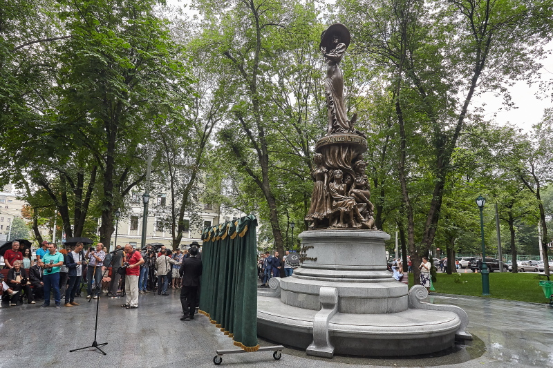 У Харкові відкрили пам'ятник Людмилі Гурченко