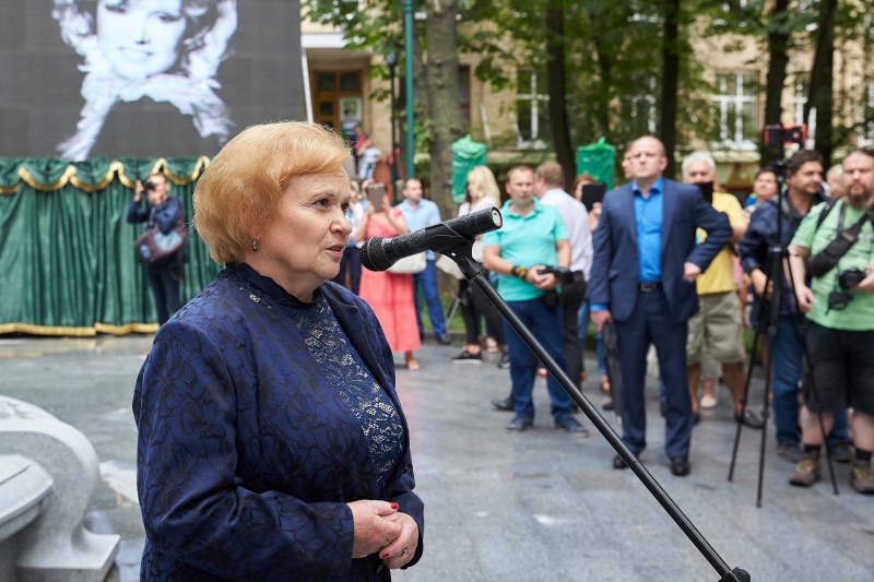 У Харкові відкрили пам'ятник Людмилі Гурченко