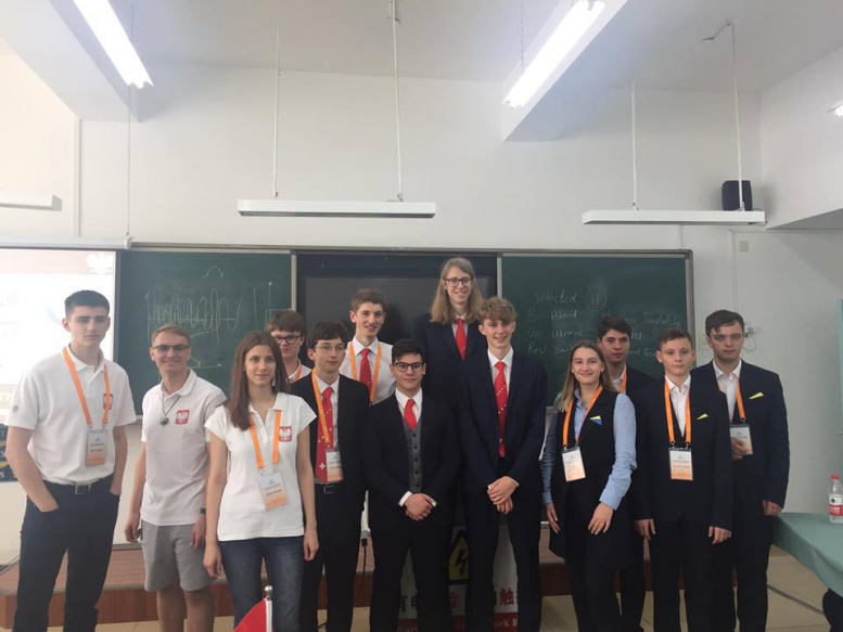 Юні фізики завоювали срібні медалі на Міжнародному турнірі в Пекіні