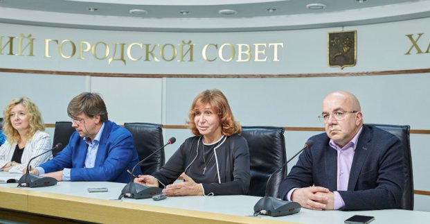 Адвокати Геннадія Кернеса заявили про тиск на суд Полтави і суддю Антонова