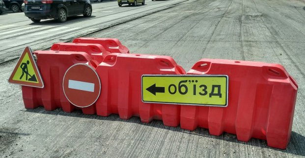 На вулиці Морозова на місяць обмежать рух транспорту