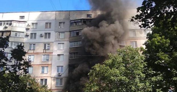 Міські служби відновлюють приміщення у будинку на вулиці Танкопія