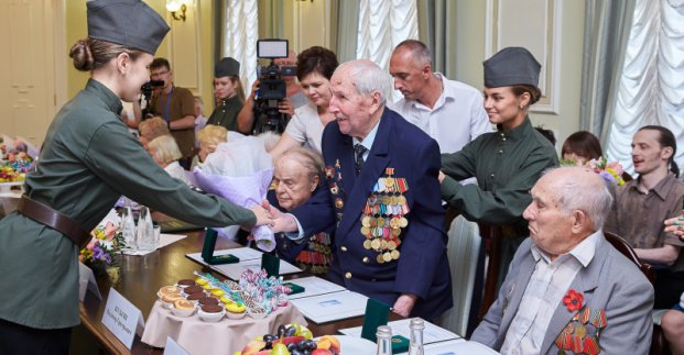Геннадій Кернес зустрівся з ветеранами Другої світової війни