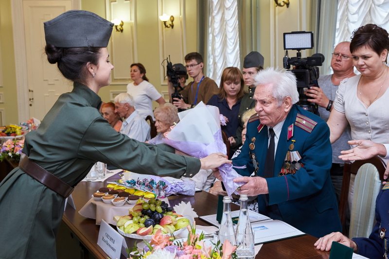 Геннадій Кернес зустрівся з ветеранами Другої світової війни