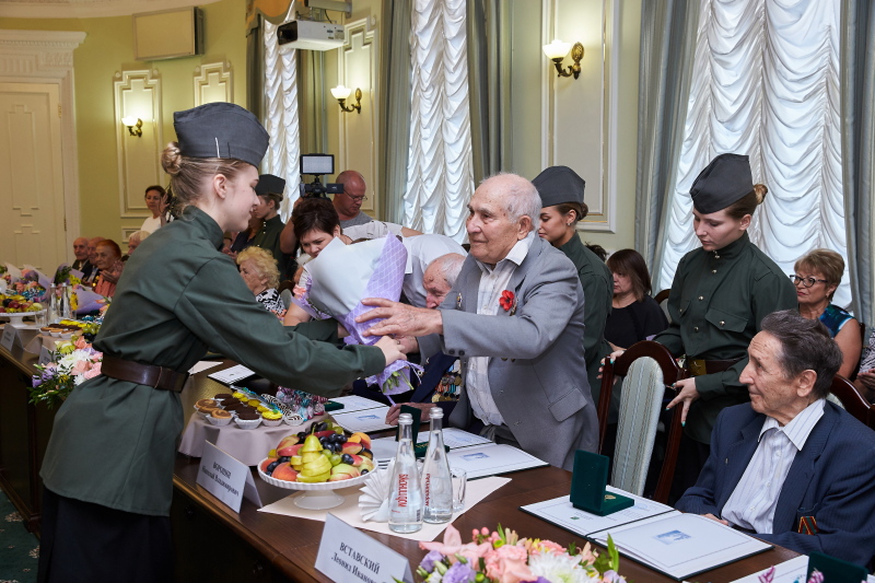Геннадій Кернес зустрівся з ветеранами Другої світової війни