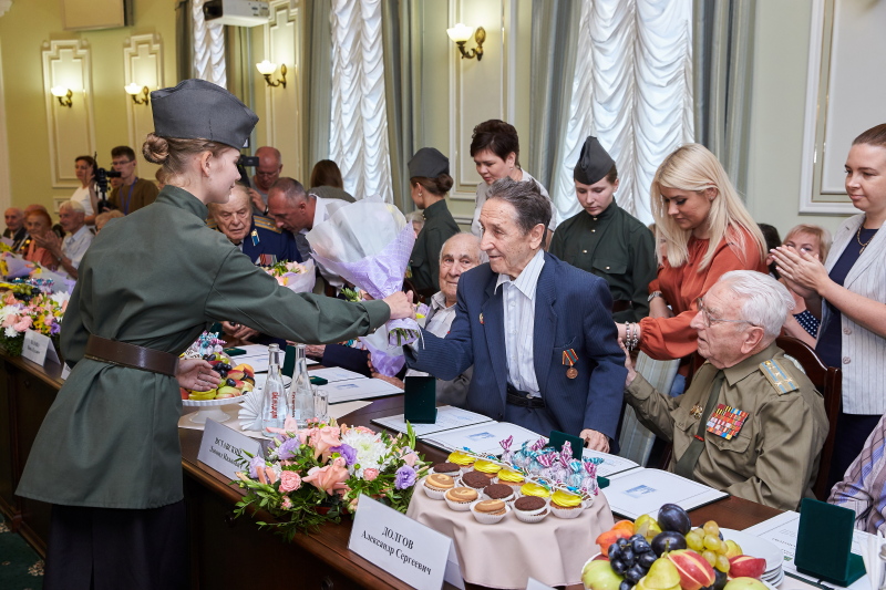 Геннадій Кернес зустрівся з ветеранами Другої світової війни