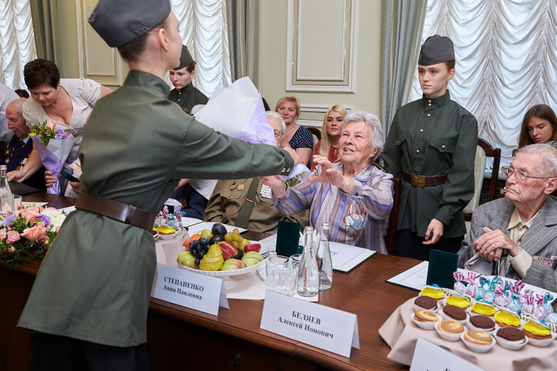 Геннадій Кернес зустрівся з ветеранами Другої світової війни