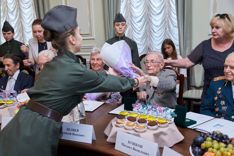 Геннадій Кернес зустрівся з ветеранами Другої світової війни