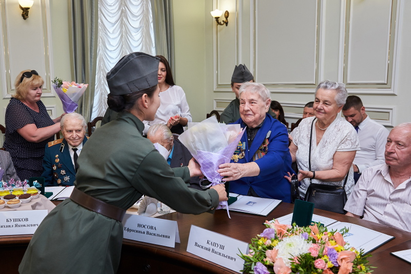 Геннадій Кернес зустрівся з ветеранами Другої світової війни