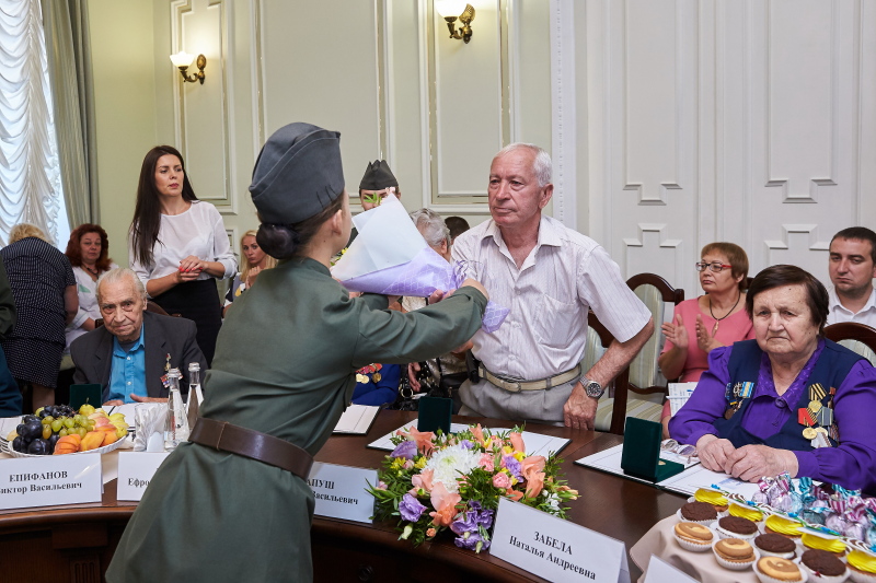 Геннадій Кернес зустрівся з ветеранами Другої світової війни