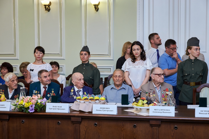 Геннадій Кернес зустрівся з ветеранами Другої світової війни