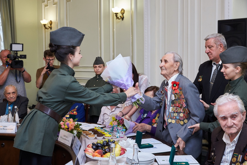 Геннадій Кернес зустрівся з ветеранами Другої світової війни