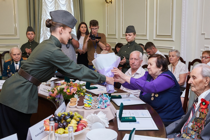 Геннадій Кернес зустрівся з ветеранами Другої світової війни