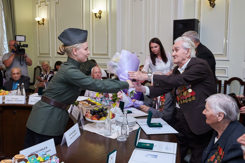 Геннадій Кернес зустрівся з ветеранами Другої світової війни