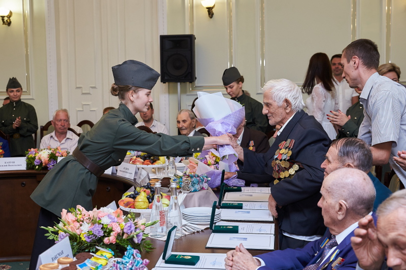 Геннадій Кернес зустрівся з ветеранами Другої світової війни