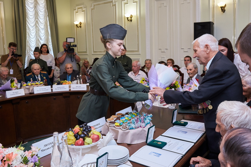 Геннадій Кернес зустрівся з ветеранами Другої світової війни
