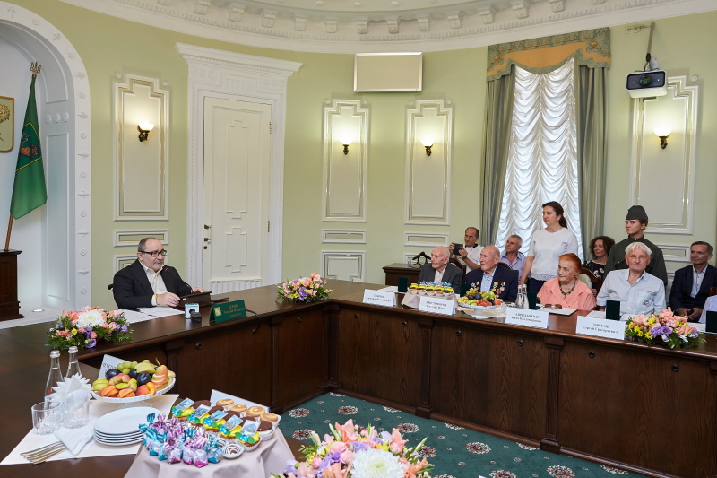Геннадій Кернес зустрівся з ветеранами Другої світової війни
