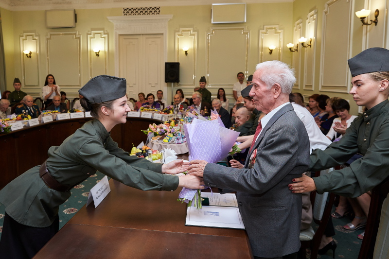 Геннадій Кернес зустрівся з ветеранами Другої світової війни