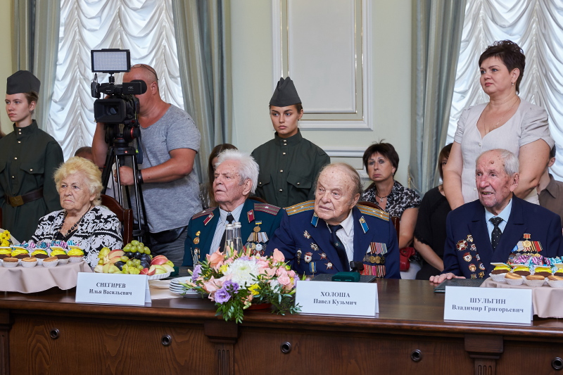 Геннадій Кернес зустрівся з ветеранами Другої світової війни