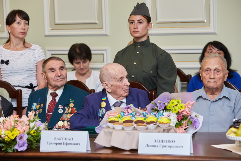Геннадій Кернес зустрівся з ветеранами Другої світової війни