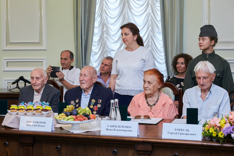 Геннадій Кернес зустрівся з ветеранами Другої світової війни