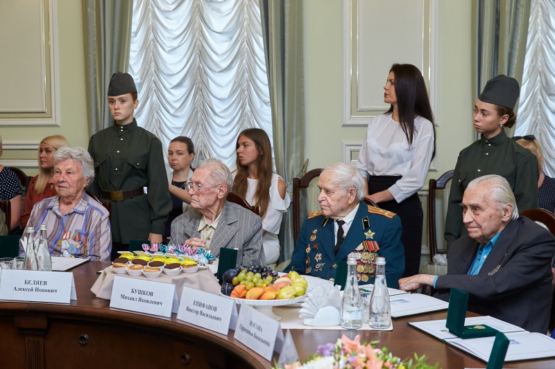 Геннадій Кернес зустрівся з ветеранами Другої світової війни
