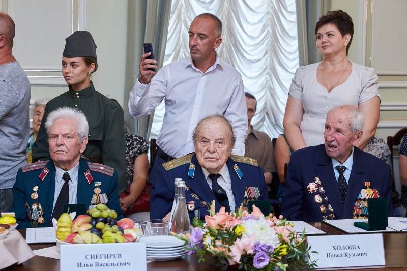 Геннадій Кернес зустрівся з ветеранами Другої світової війни