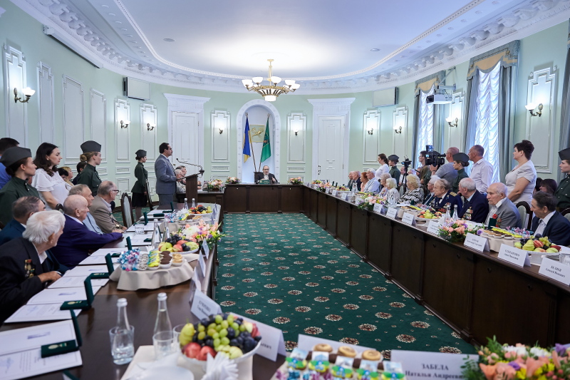 Геннадій Кернес зустрівся з ветеранами Другої світової війни