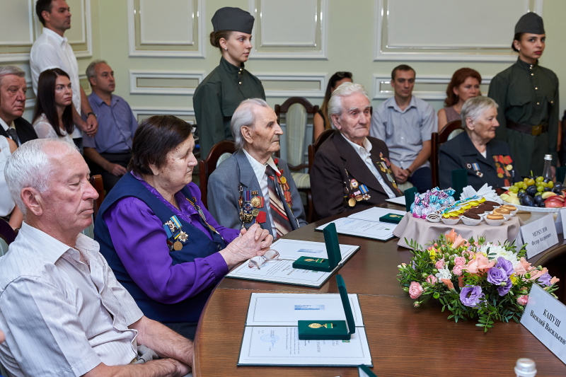Геннадій Кернес зустрівся з ветеранами Другої світової війни
