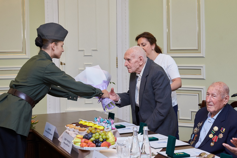 Геннадій Кернес зустрівся з ветеранами Другої світової війни