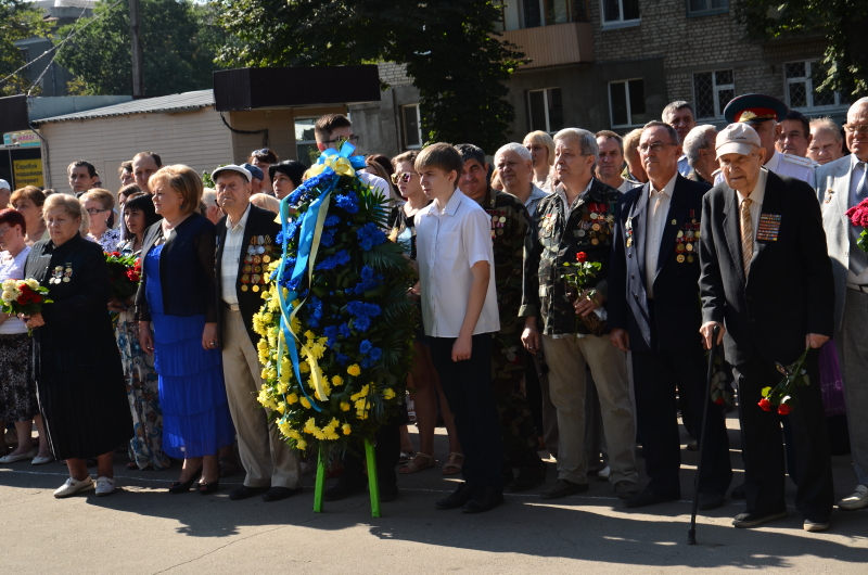 У Немишлянському районі пройшла панахида біля братської могили воїнів