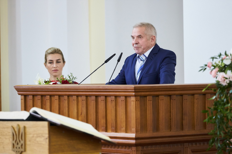 Геннадій Кернес вручив харків'янам знаки почесних громадян