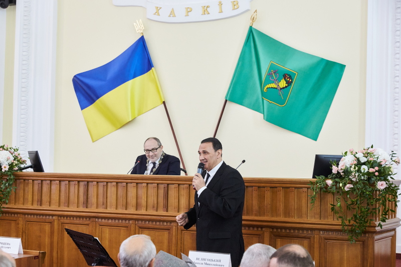 Геннадій Кернес вручив харків'янам знаки почесних громадян
