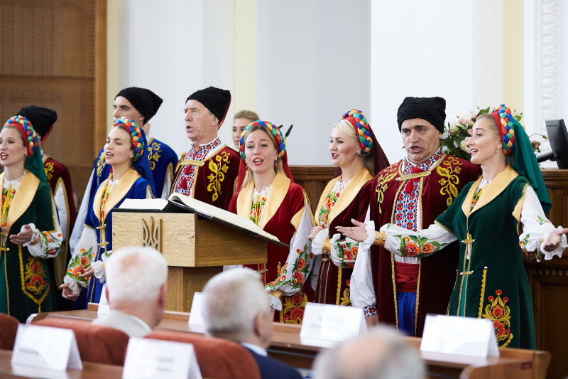Геннадій Кернес вручив харків'янам знаки почесних громадян