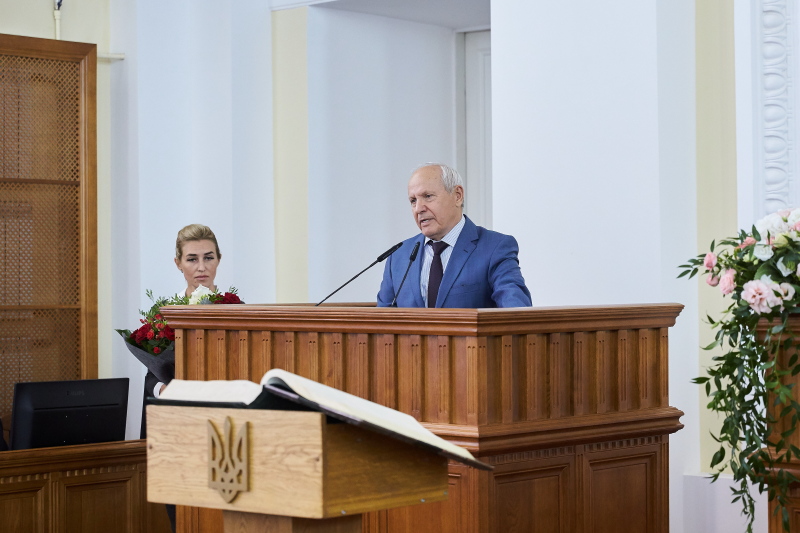 Геннадій Кернес вручив харків'янам знаки почесних громадян
