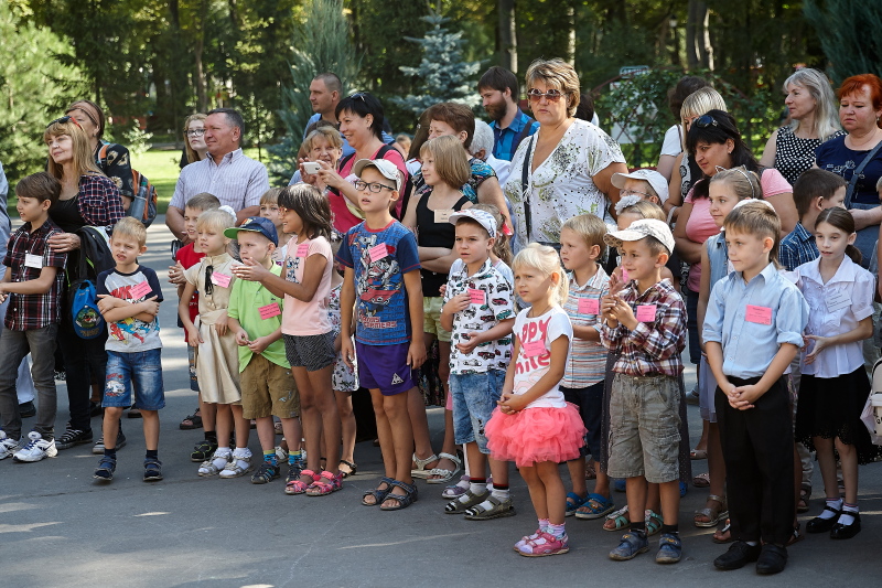 У Харкові дітям пільгових категорій подарували шкільні ранці