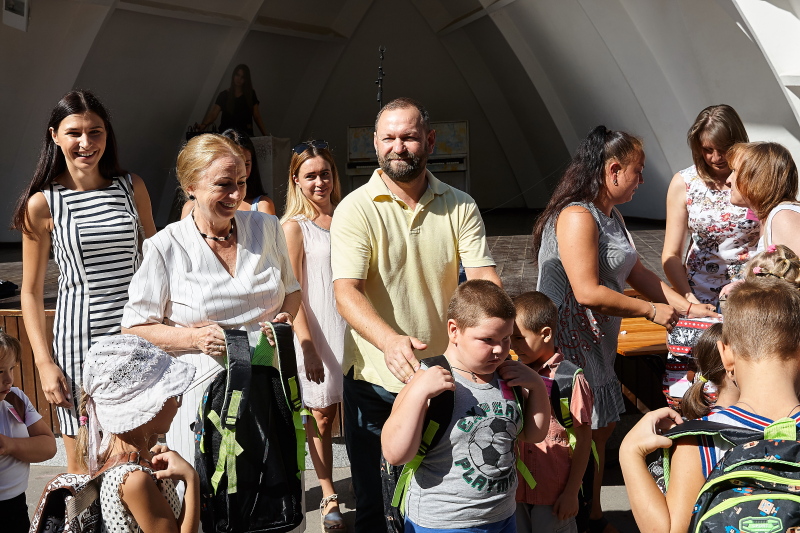 У Харкові дітям пільгових категорій подарували шкільні ранці