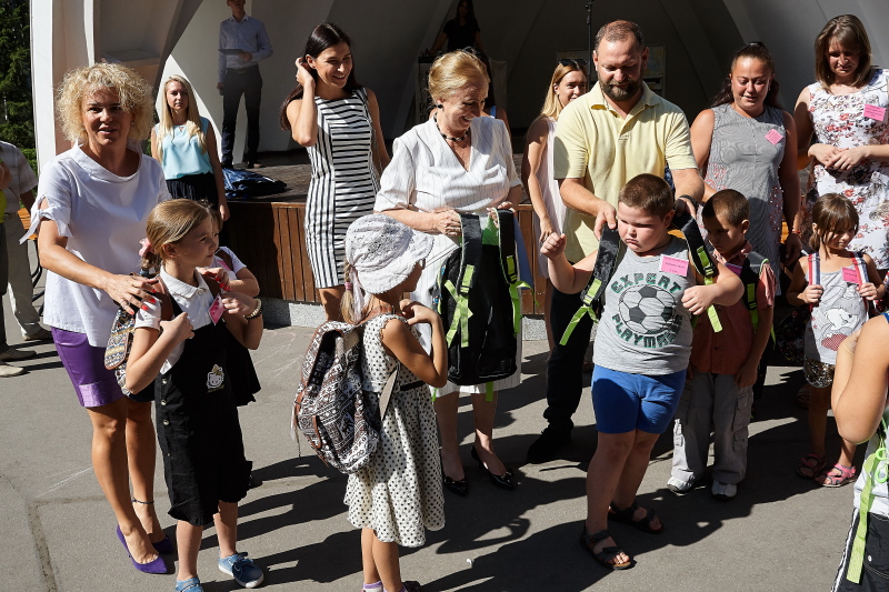У Харкові дітям пільгових категорій подарували шкільні ранці