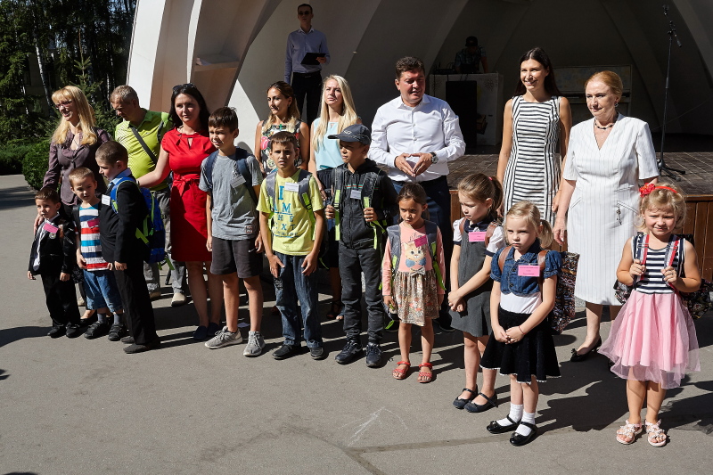 У Харкові дітям пільгових категорій подарували шкільні ранці