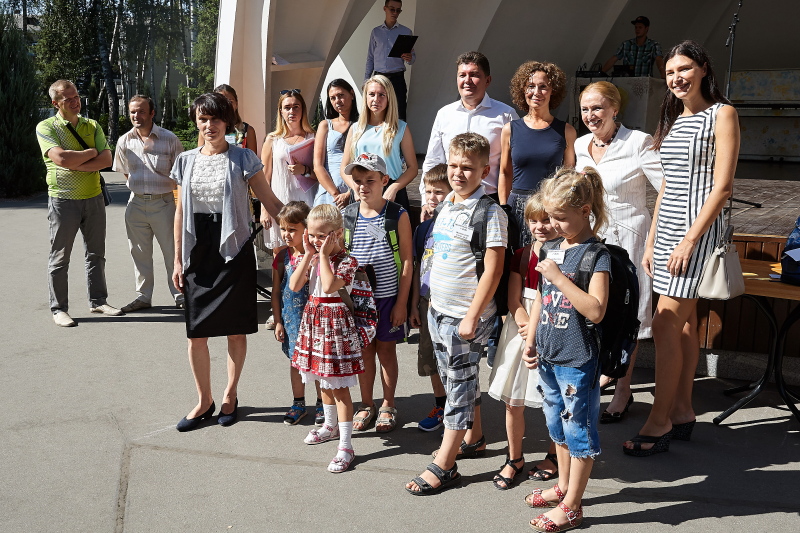 У Харкові дітям пільгових категорій подарували шкільні ранці