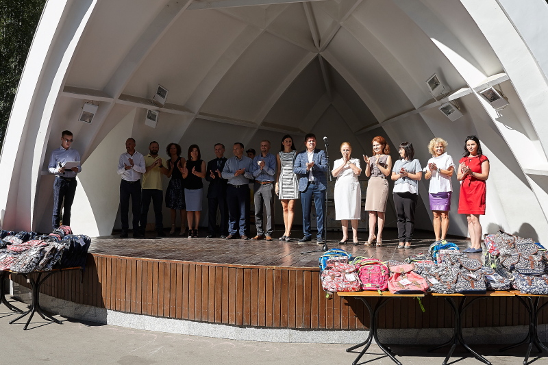 У Харкові дітям пільгових категорій подарували шкільні ранці