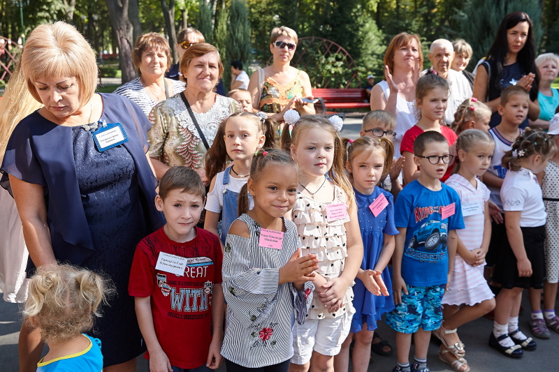 У Харкові дітям пільгових категорій подарували шкільні ранці
