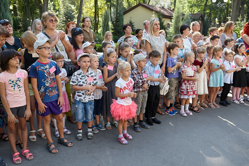 У Харкові дітям пільгових категорій подарували шкільні ранці