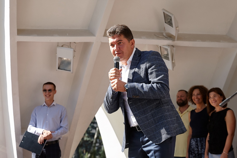У Харкові дітям пільгових категорій подарували шкільні ранці