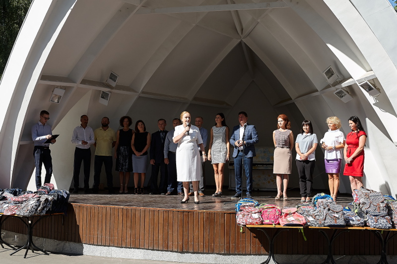 У Харкові дітям пільгових категорій подарували шкільні ранці