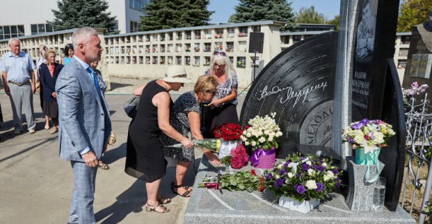 На могилі Вадима Мулермана встановили пам'ятник