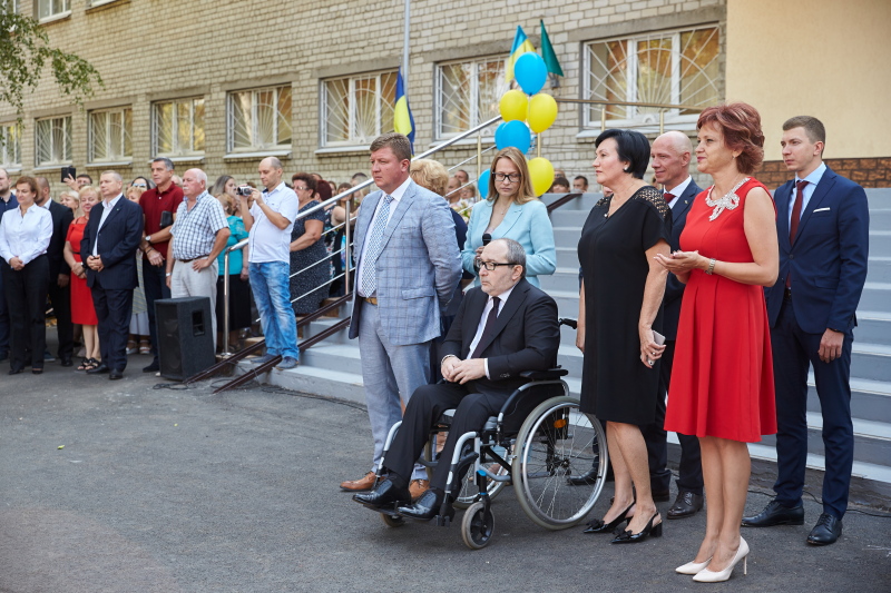 Геннадій Кернес провів свято Першого дзвоника в рідній школі на Нових Будинках