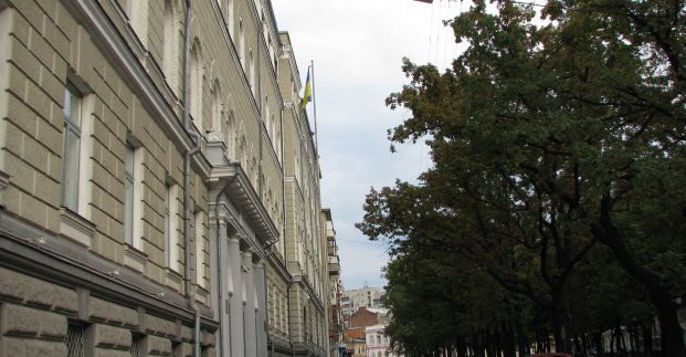На площі Поезії буде обмежено рух транспорту