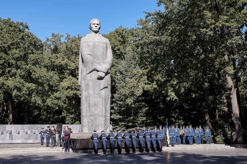 На Меморіалі Слави вшанували пам'ять визволителів Харківської області