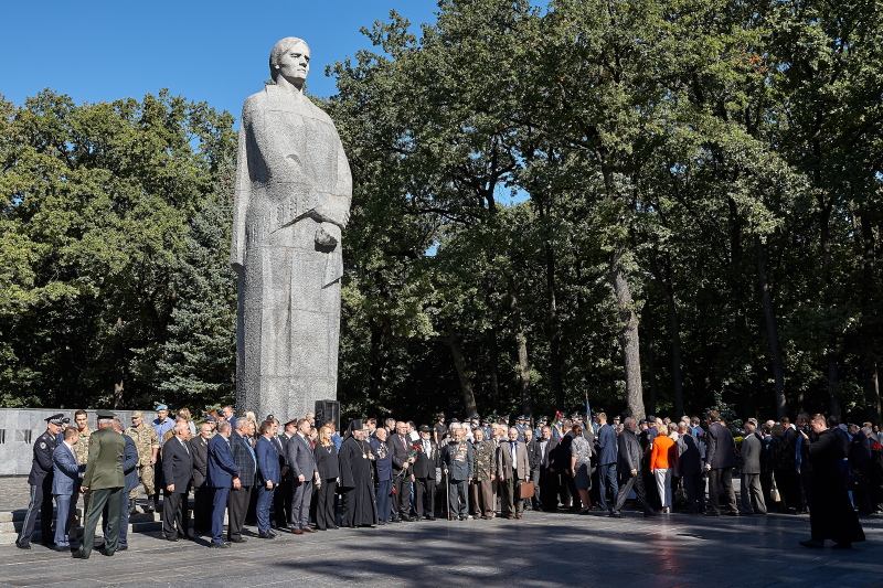 На Меморіалі Слави вшанували пам'ять визволителів Харківської області